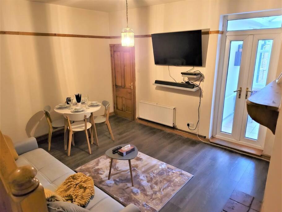 Nice 4-Bedroom Vacation Home With Indoor Fireplace Wellington  Dış mekan fotoğraf